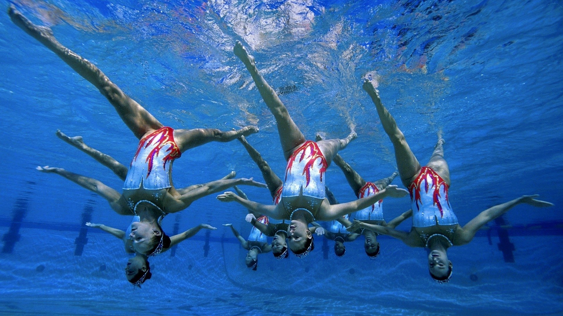 开云官网-生命高于胜负，波尔图球员重伤，那不勒斯全队围拢祈祷的感人瞬间，生命高于胜负，那不勒斯全队为重伤的波尔图球员祈祷